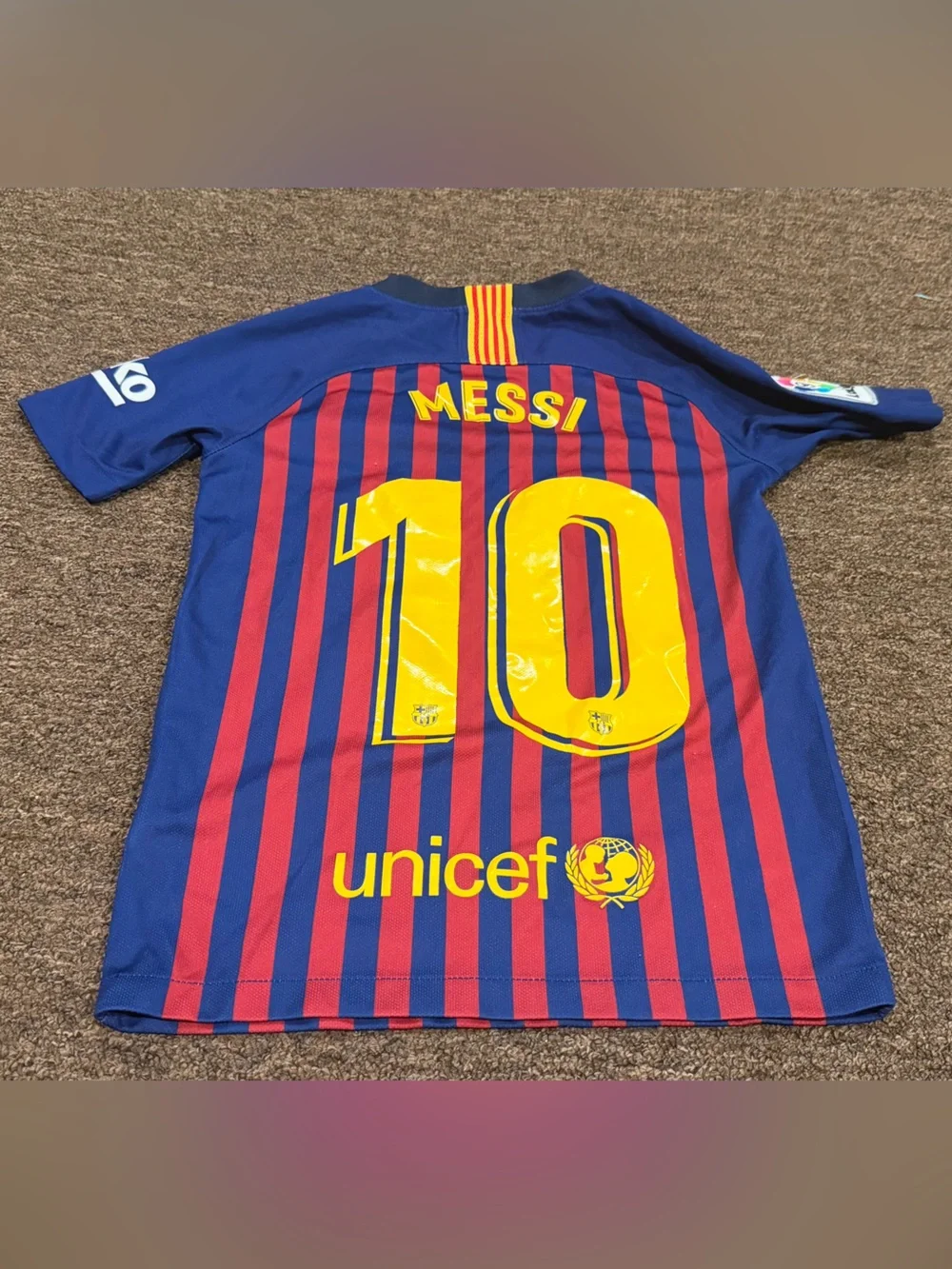 Like NEW! Nike Dry Fit FC Barcelona Home Youth M Jersey Stripes Messi soccer